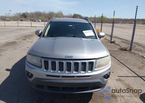 2016 Jeep Compass Latitude z USA, uszkodzony, nr VIN 1C4NJCEA0GD619755